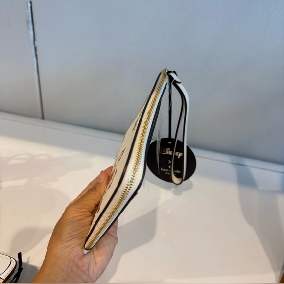 New! SOLDOUT Kate Spade x DISNEY Chip and Dale Wristlet retail $159